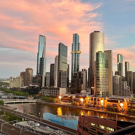 Aura2107, 2 Bedroom Apartment With Balcony, Stunning Yarra River And City Views Melbourne Exterior foto