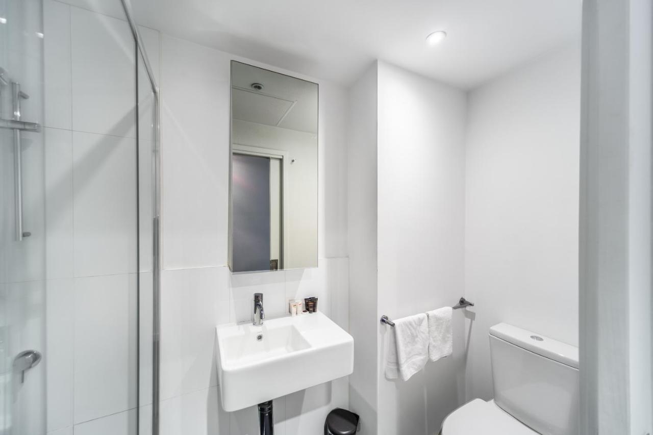 Aura2107, 2 Bedroom Apartment With Balcony, Stunning Yarra River And City Views Melbourne Exterior foto
