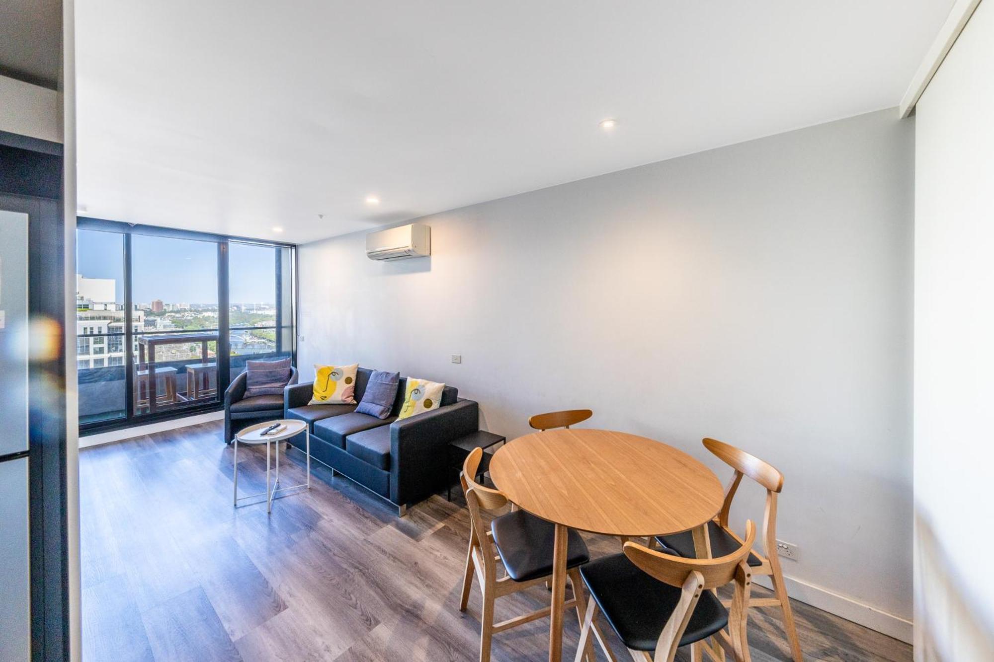 Aura2107, 2 Bedroom Apartment With Balcony, Stunning Yarra River And City Views Melbourne Exterior foto